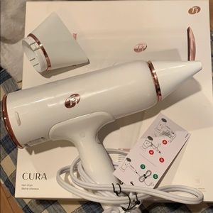 T3 cura hair dryer